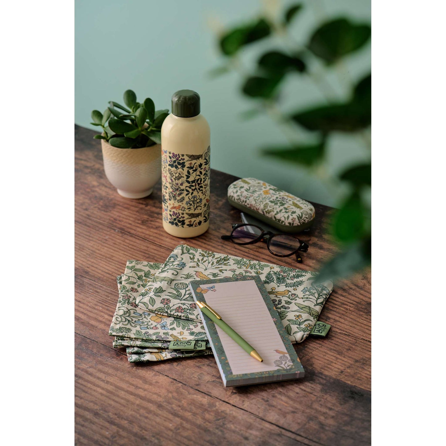 Vintage Botanical Water Bottle – Apothecary Garden